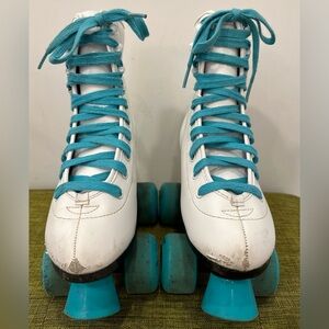 C7 Classic Roller Skates Retro White & Teal